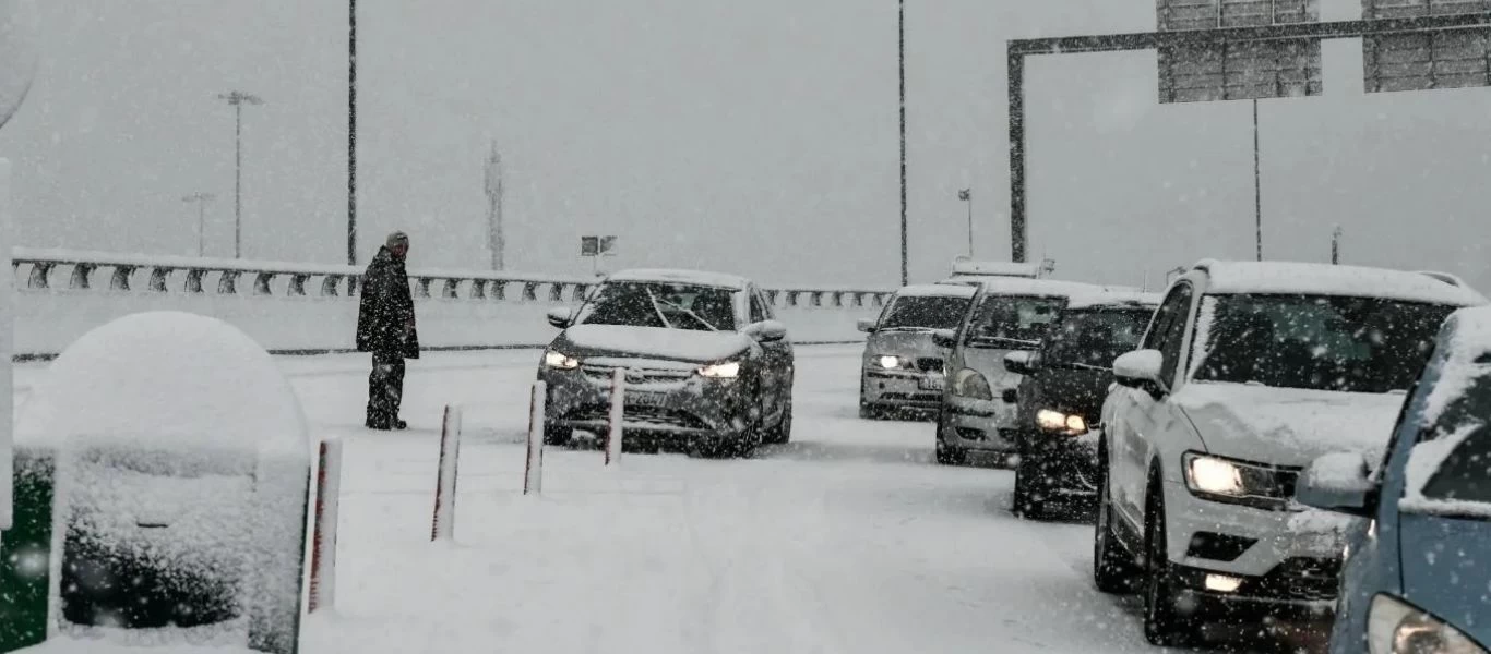 Επιτελικό «μπάχαλο»: Δραματική περιγραφή για την κατάσταση στην Αττική οδό από τον αποκλεισμένο Α. Παυλόπουλο (βίντεο)